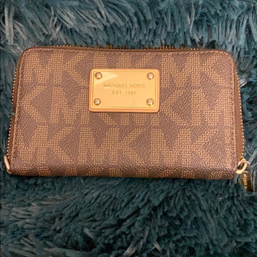 Michael Kors Logo Wallet